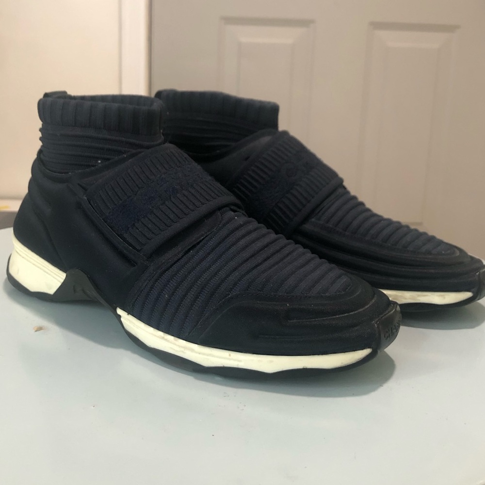 Chanel Sneaks Sz 38 Pre-loved